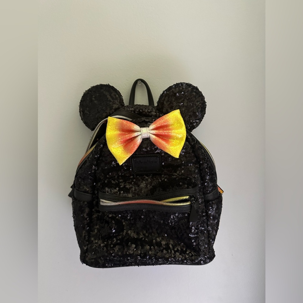 BRAND NEW MICKY MOUSE HALLOWEEN LOUNGE FLY🧡🖤💛🤍